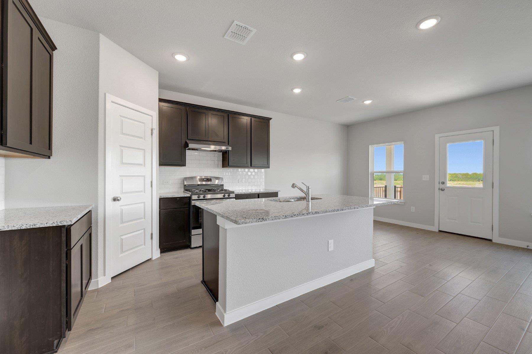 10104 Majestic Hawk Way Property Photo 9
