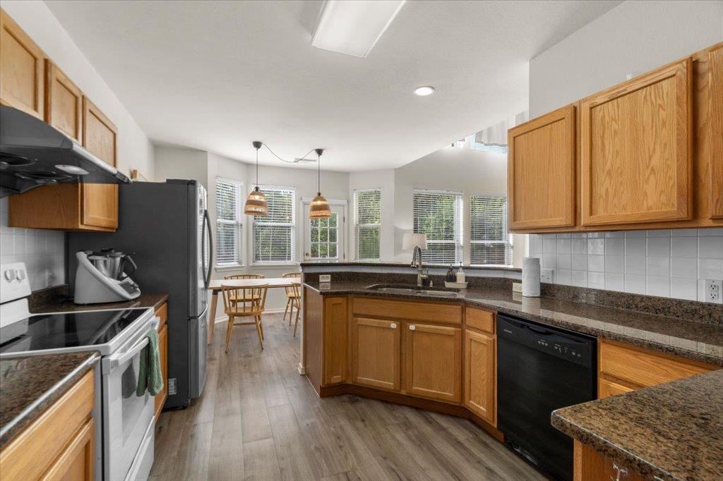 8024 Whitworth Ln Property Photo 4