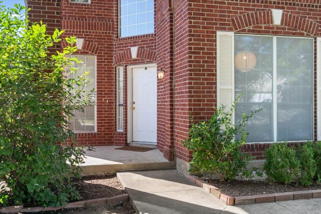 8024 Whitworth Ln Property Photo 6