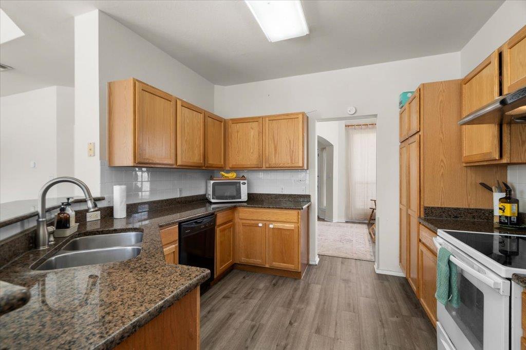 8024 Whitworth Ln Property Photo 12