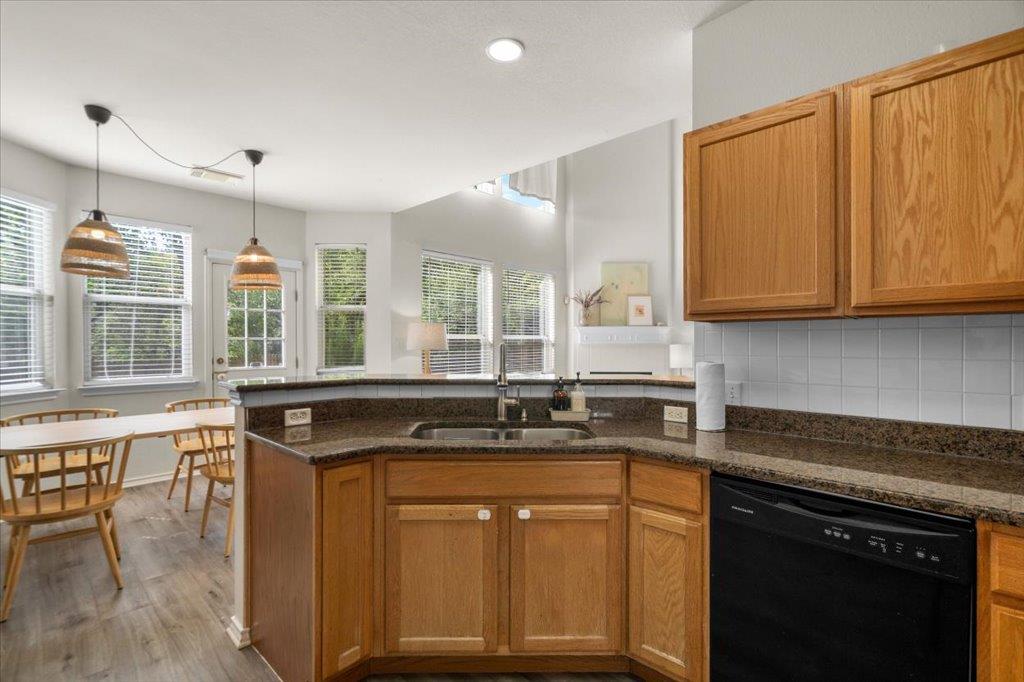 8024 Whitworth Ln Property Photo 13