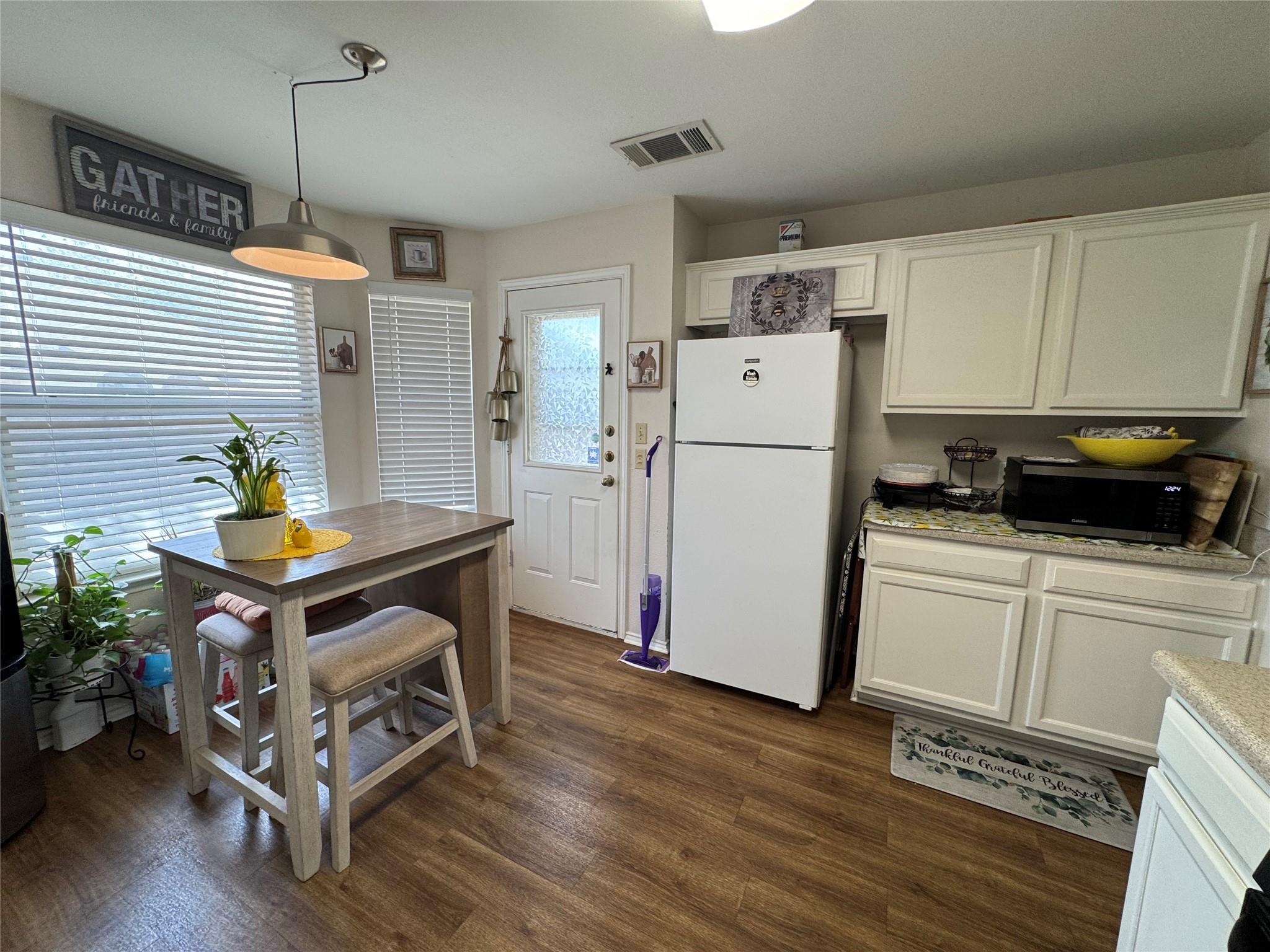1015 Thackeray Ln Property Photo 5