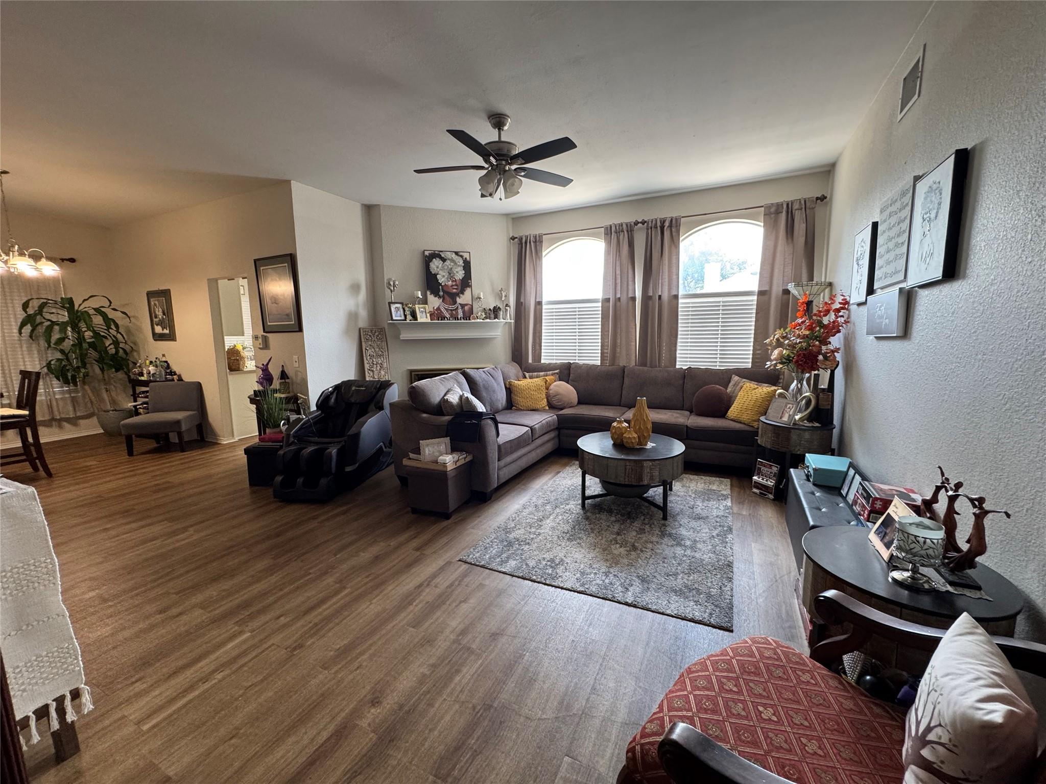 1015 Thackeray Ln Property Photo 6