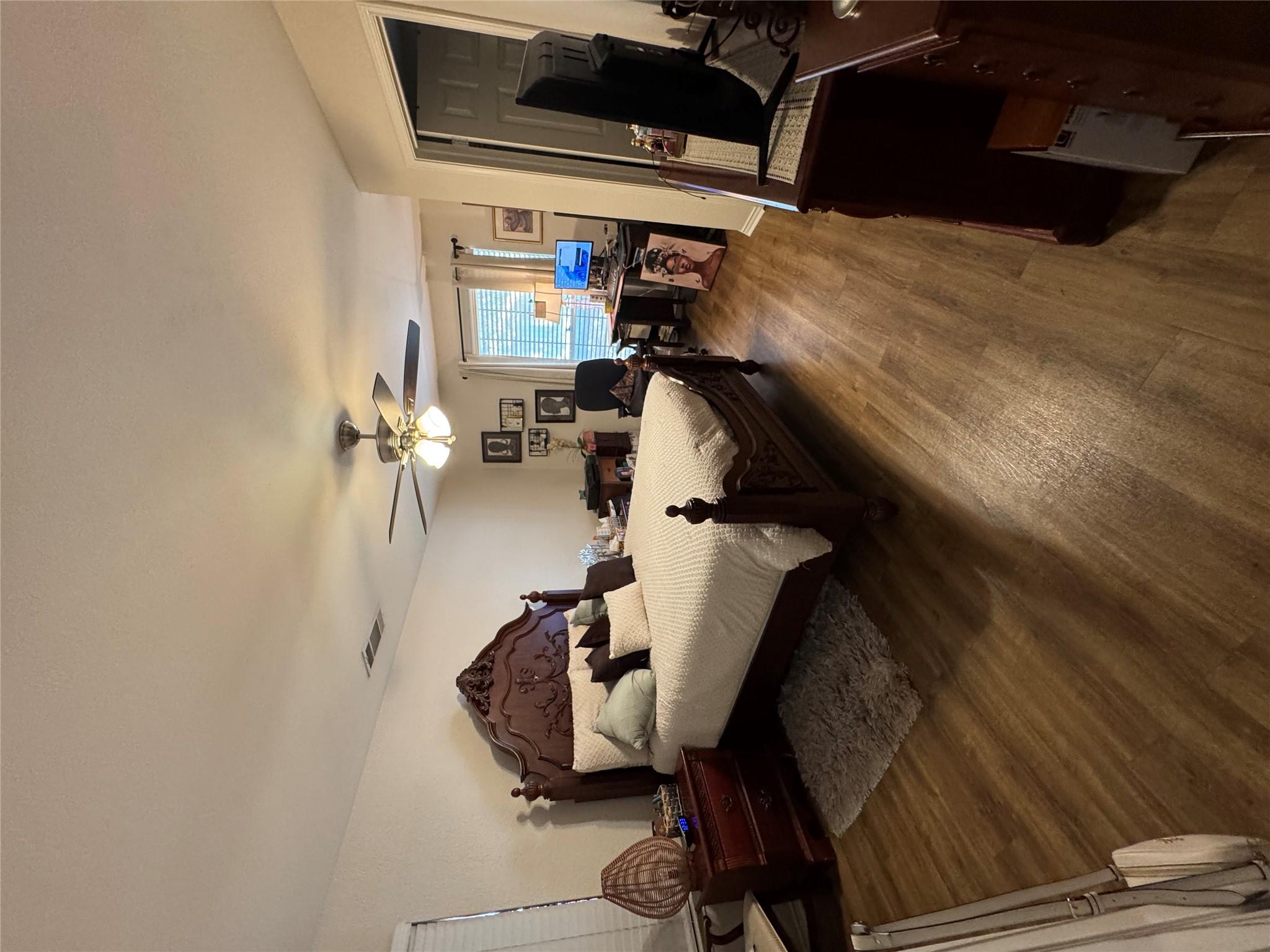 1015 Thackeray Ln Property Photo 8