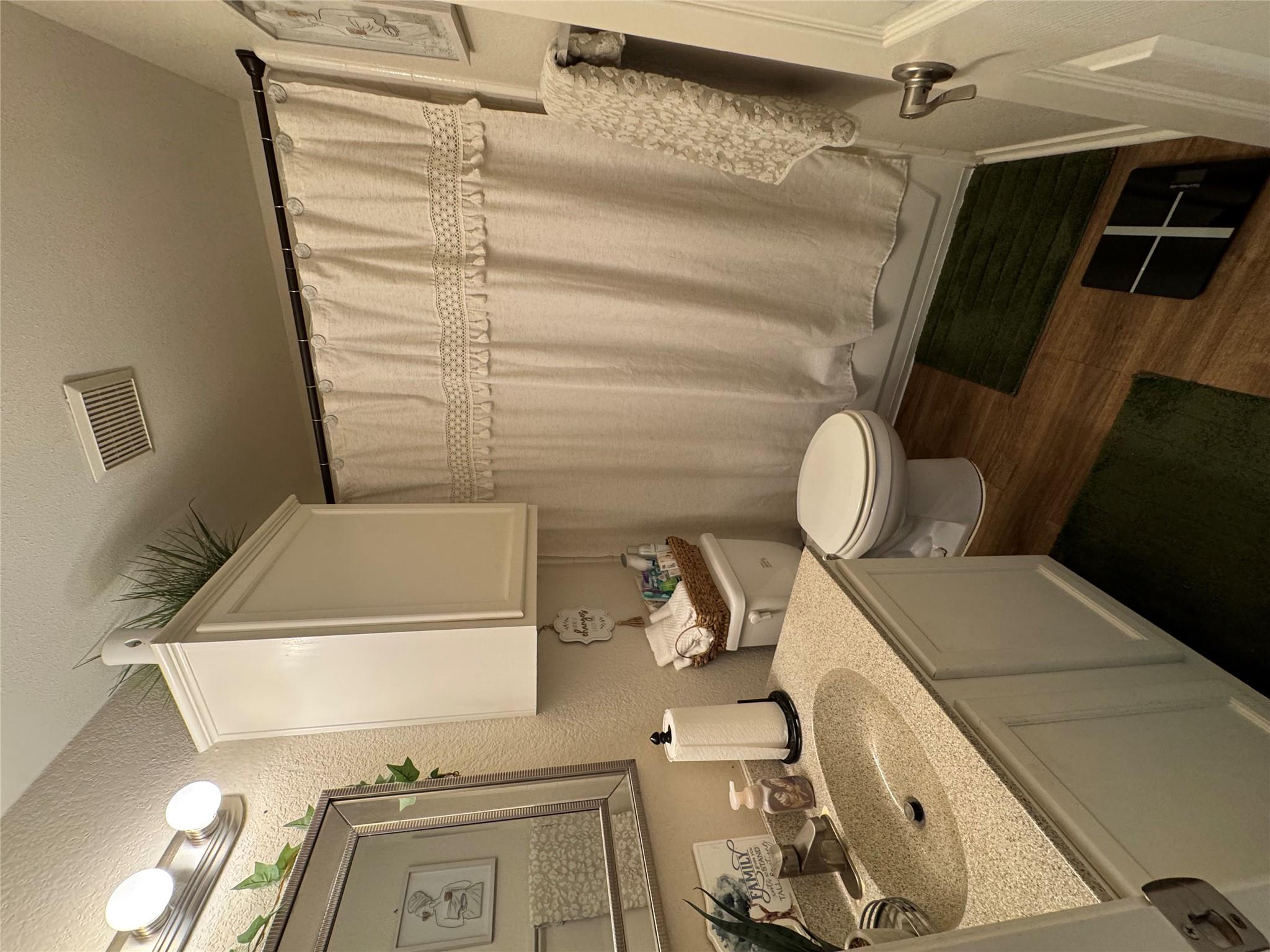 1015 Thackeray Ln Property Photo 12