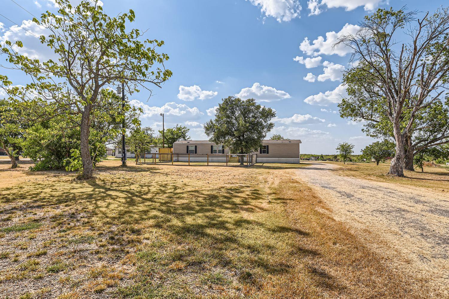 517 Crossroads Dr Property Photo 1