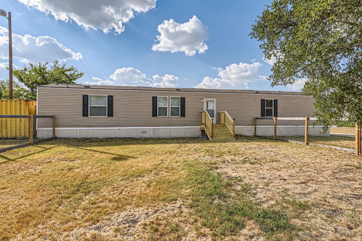 517 Crossroads Dr Property Photo 3