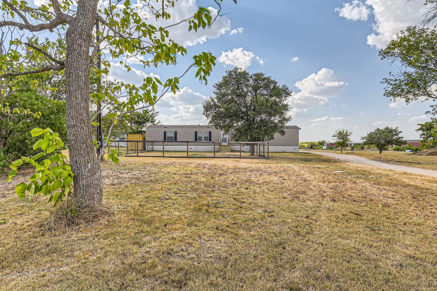517 Crossroads Dr Property Photo 4