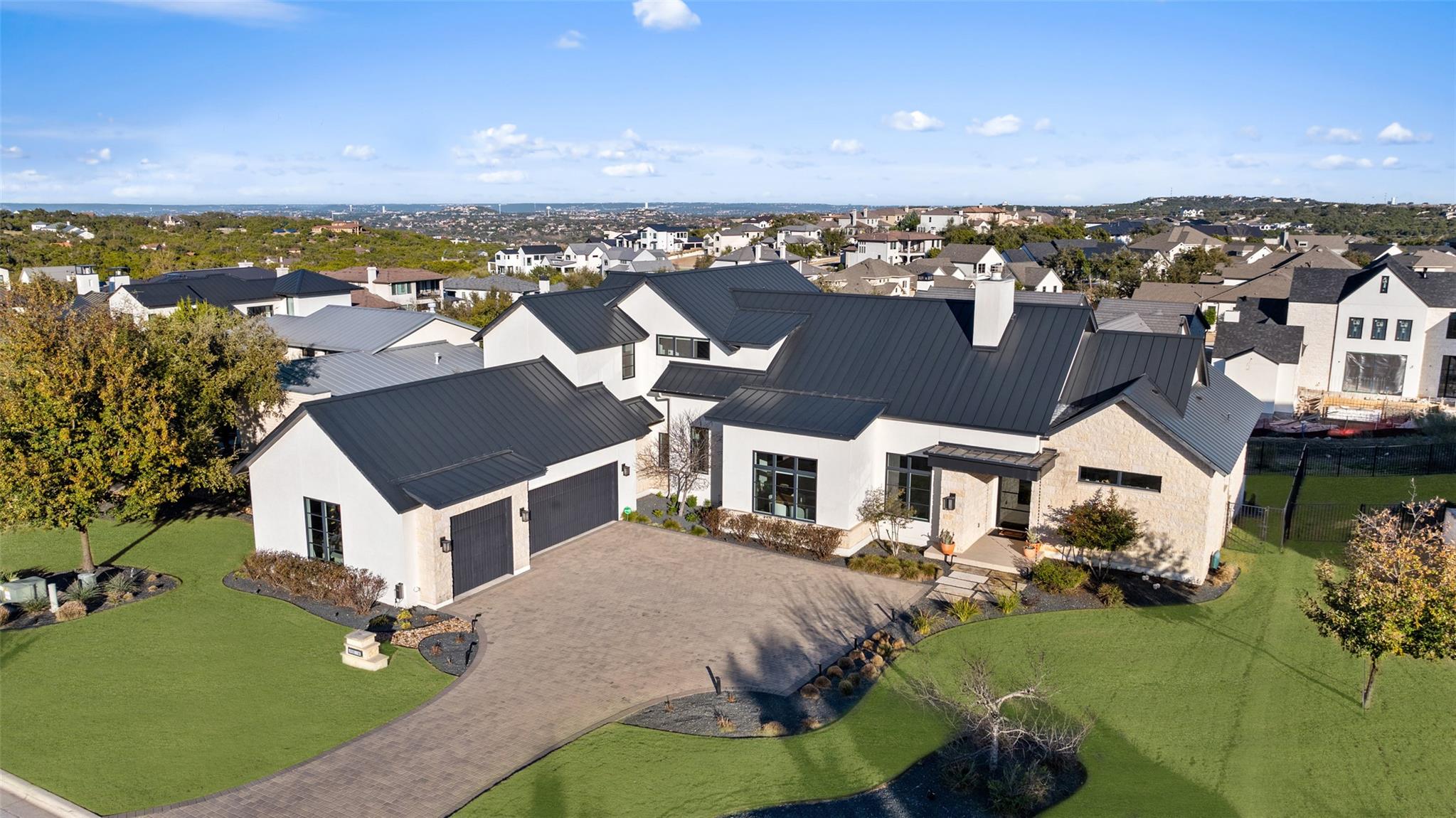 408 Bowcross Pt Property Photo 3