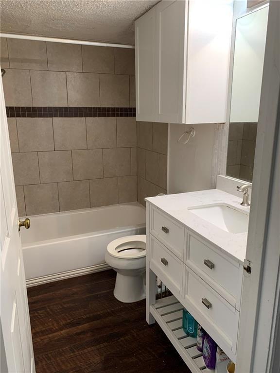 2401 Leon St #310 Property Photo 6
