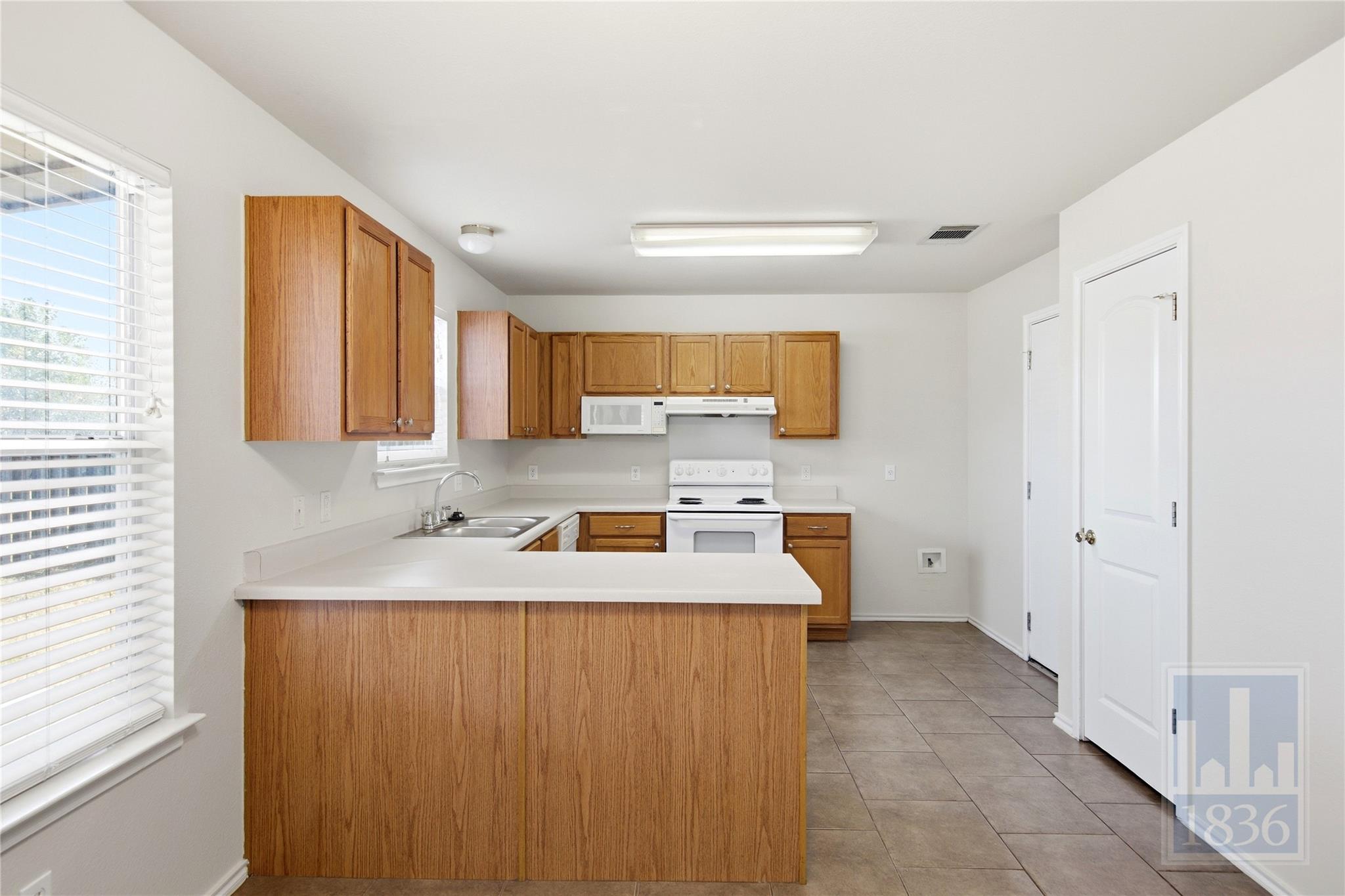 226 Wegstrom St Property Photo 4