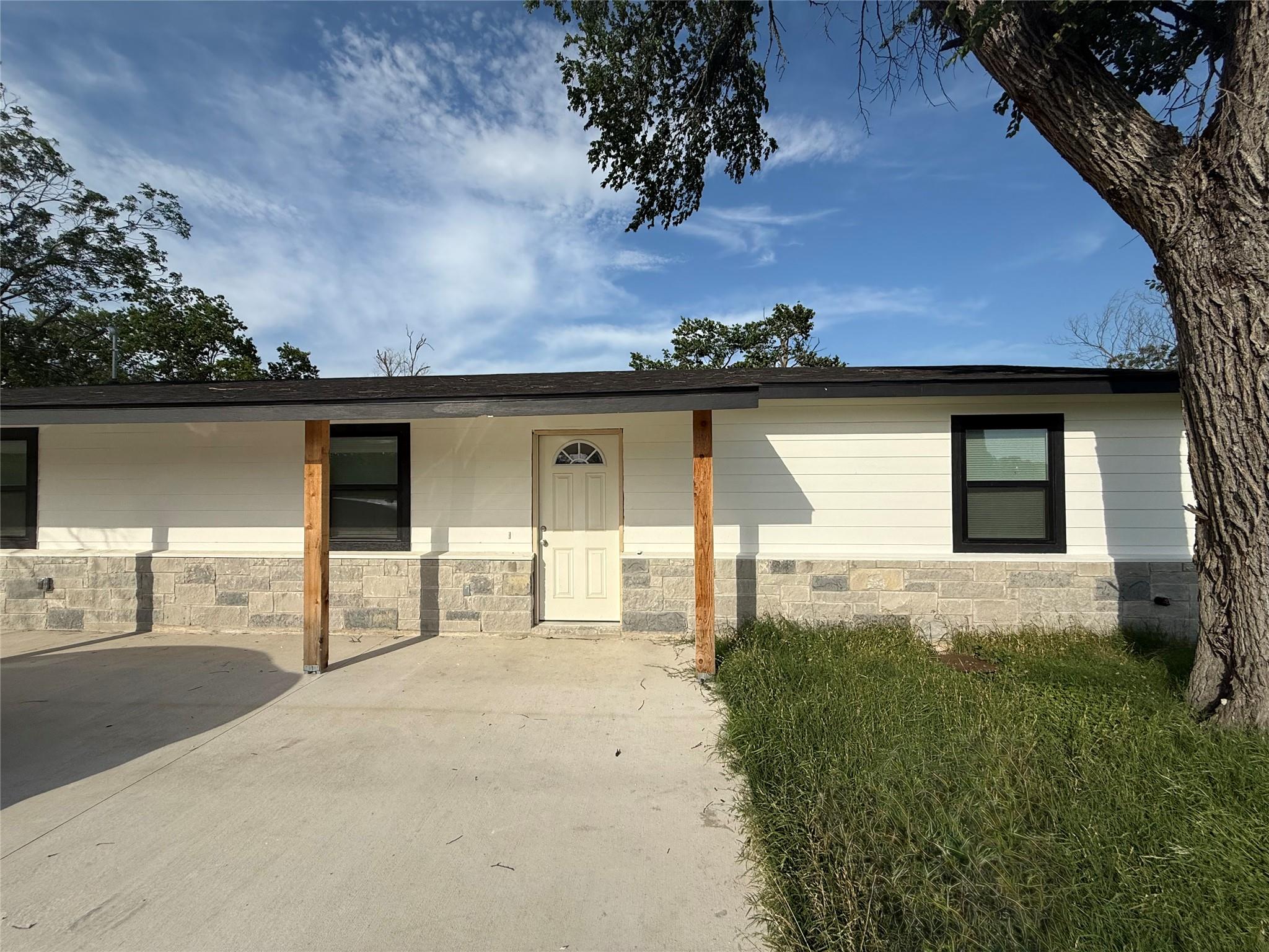800 Old Thorndale Rd Property Photo 1