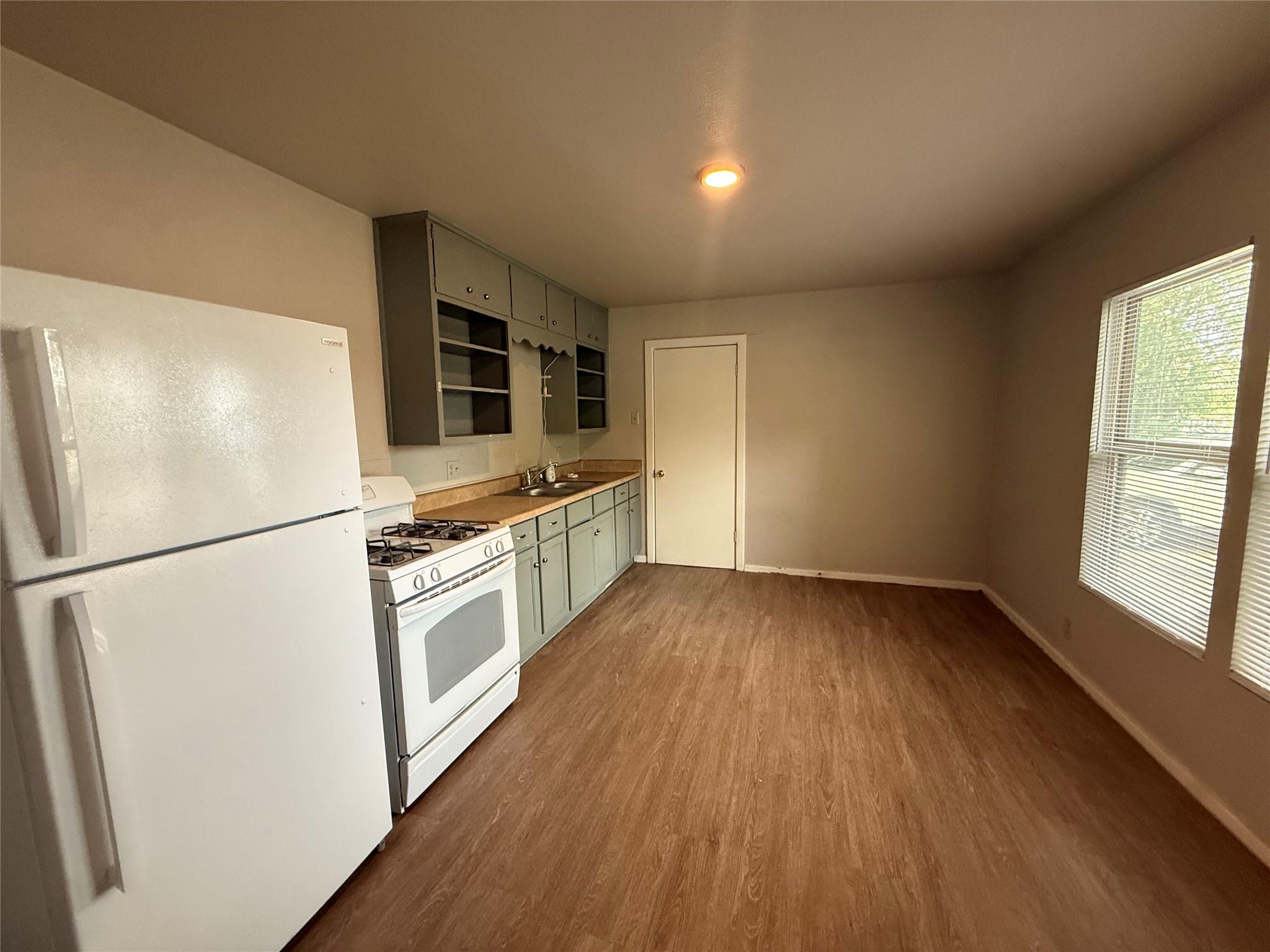 300 Mill St Property Photo 3