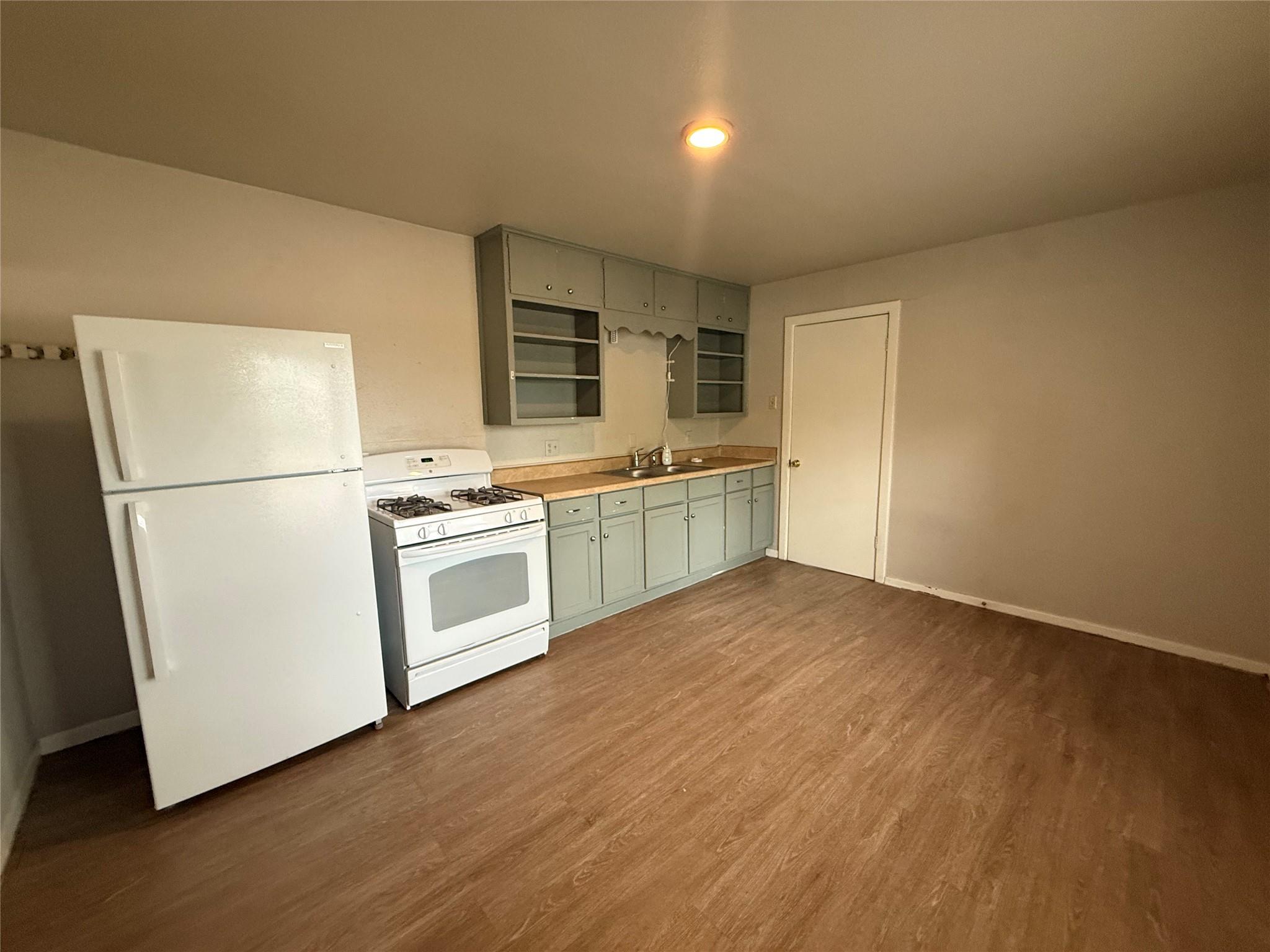 300 Mill St Property Photo 4