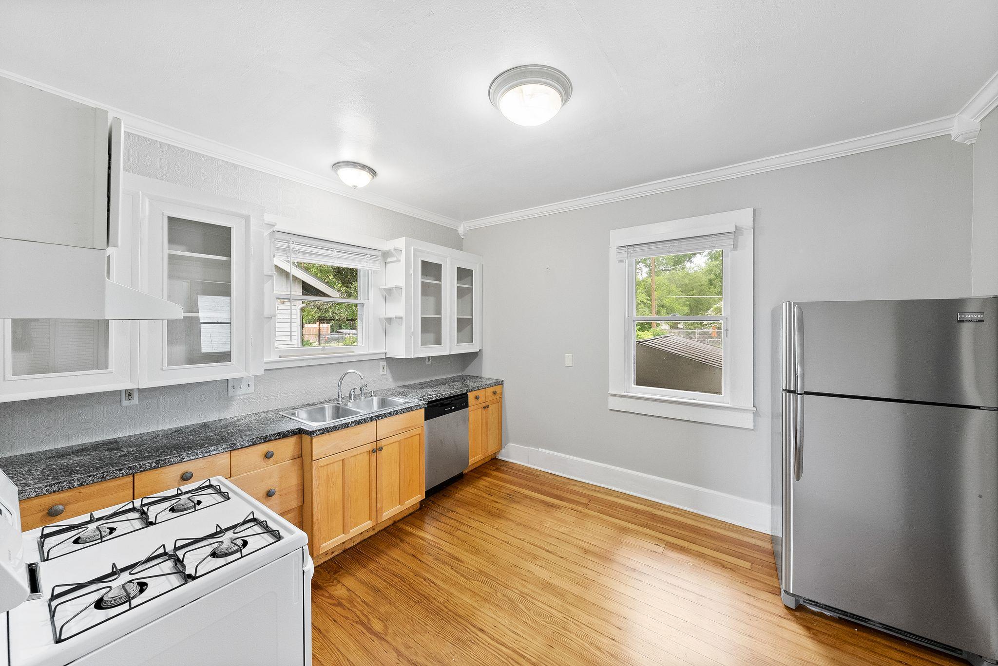 2032 E Cesar Chavez St Property Photo 13