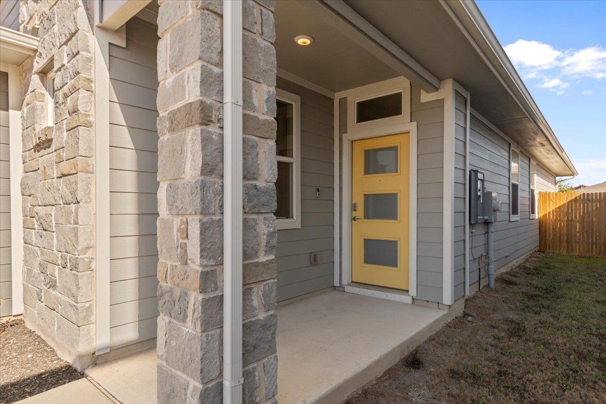 7704 Jacobean Way Property Photo 3