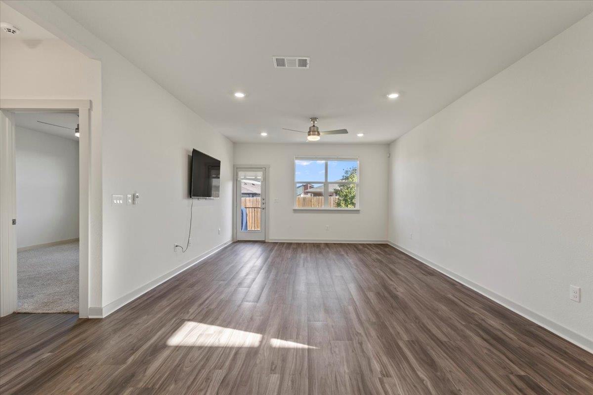 7704 Jacobean Way Property Photo 10