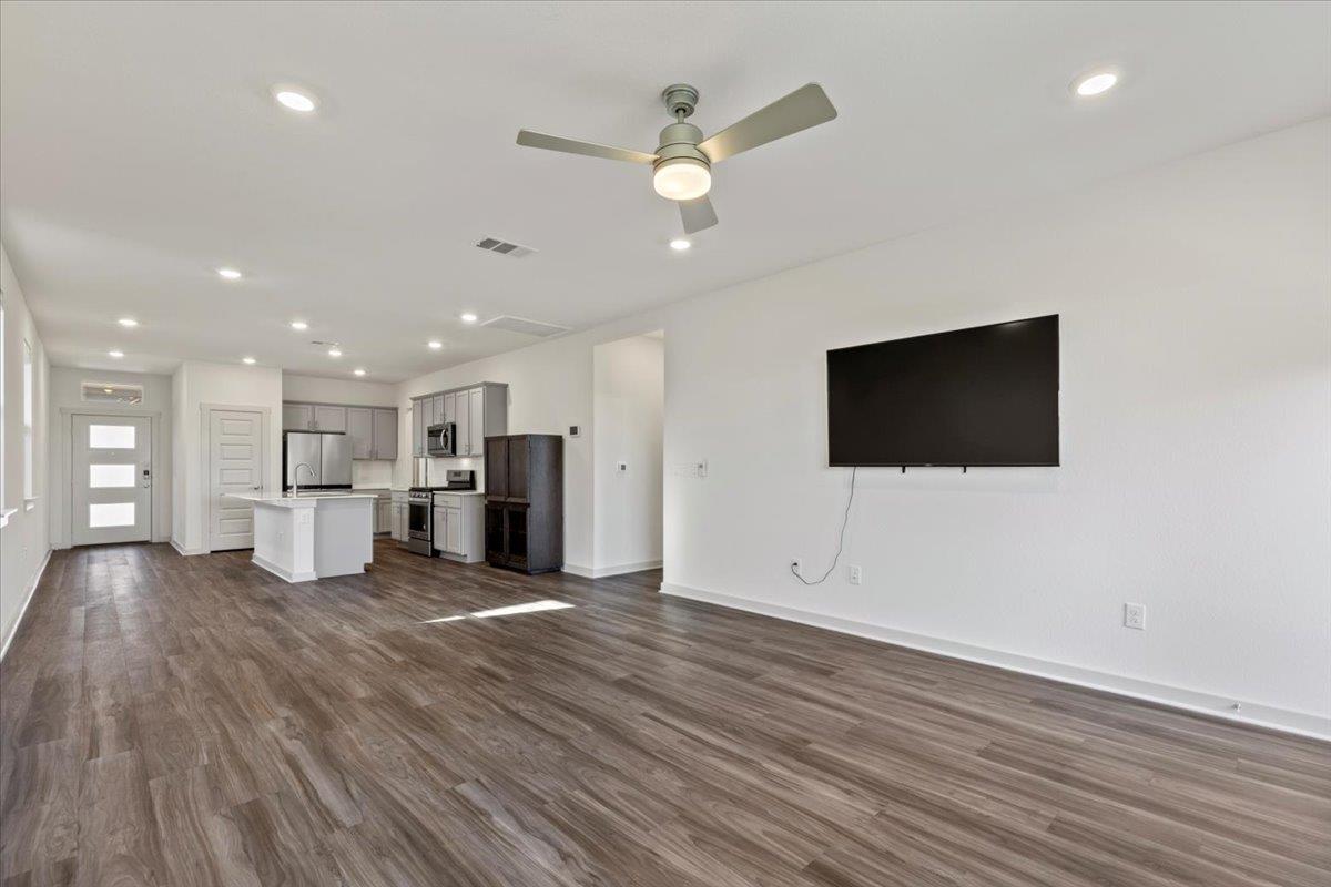 7704 Jacobean Way Property Photo 11