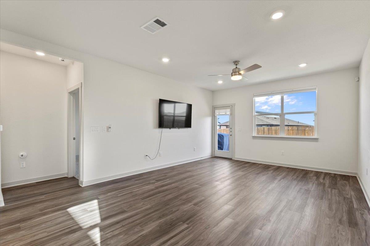 7704 Jacobean Way Property Photo 12