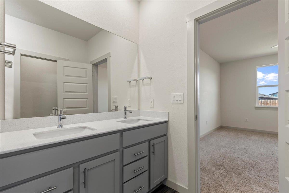 7704 Jacobean Way Property Photo 17