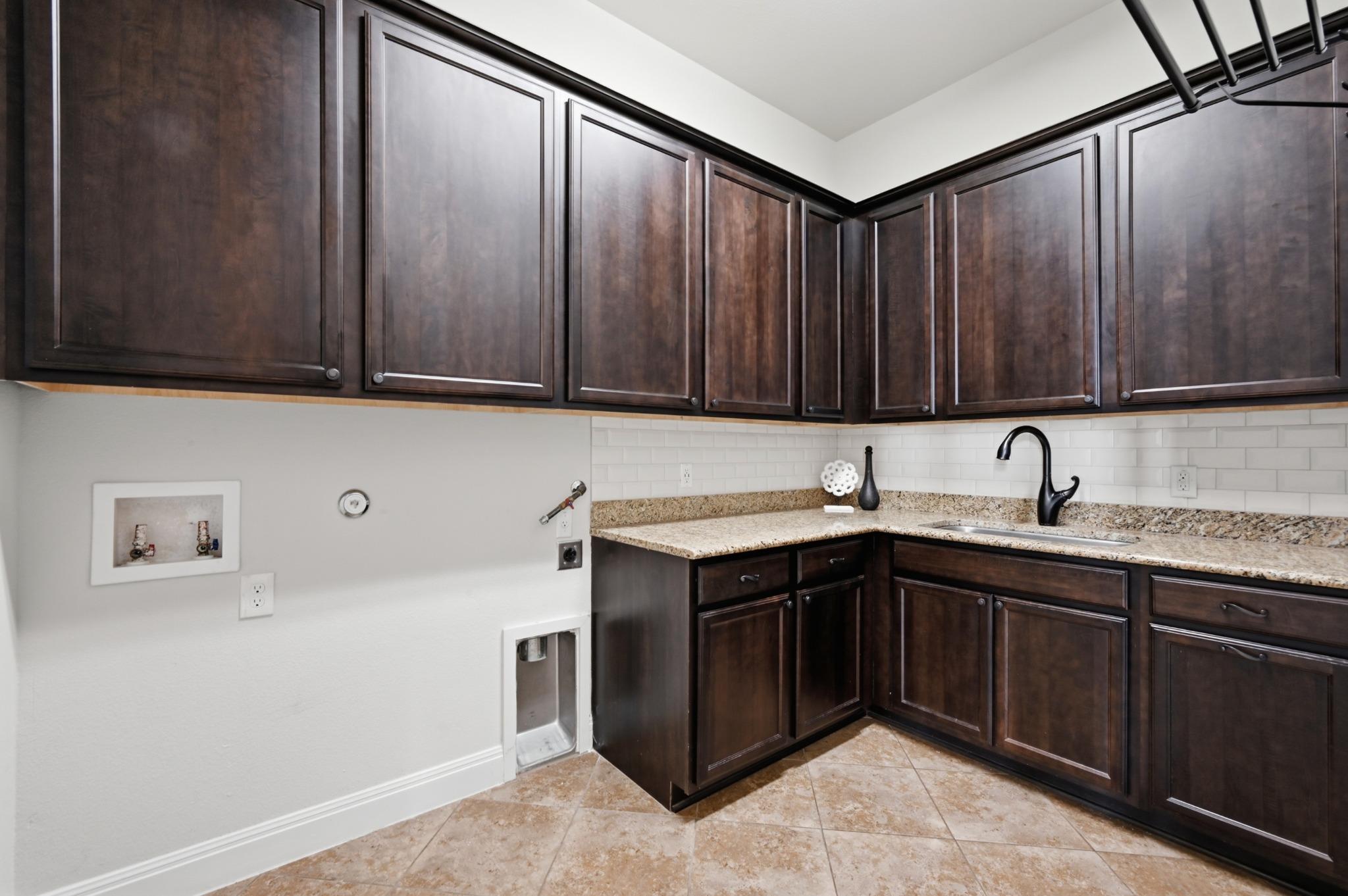 290 Honey Locust Ct Property Photo 23