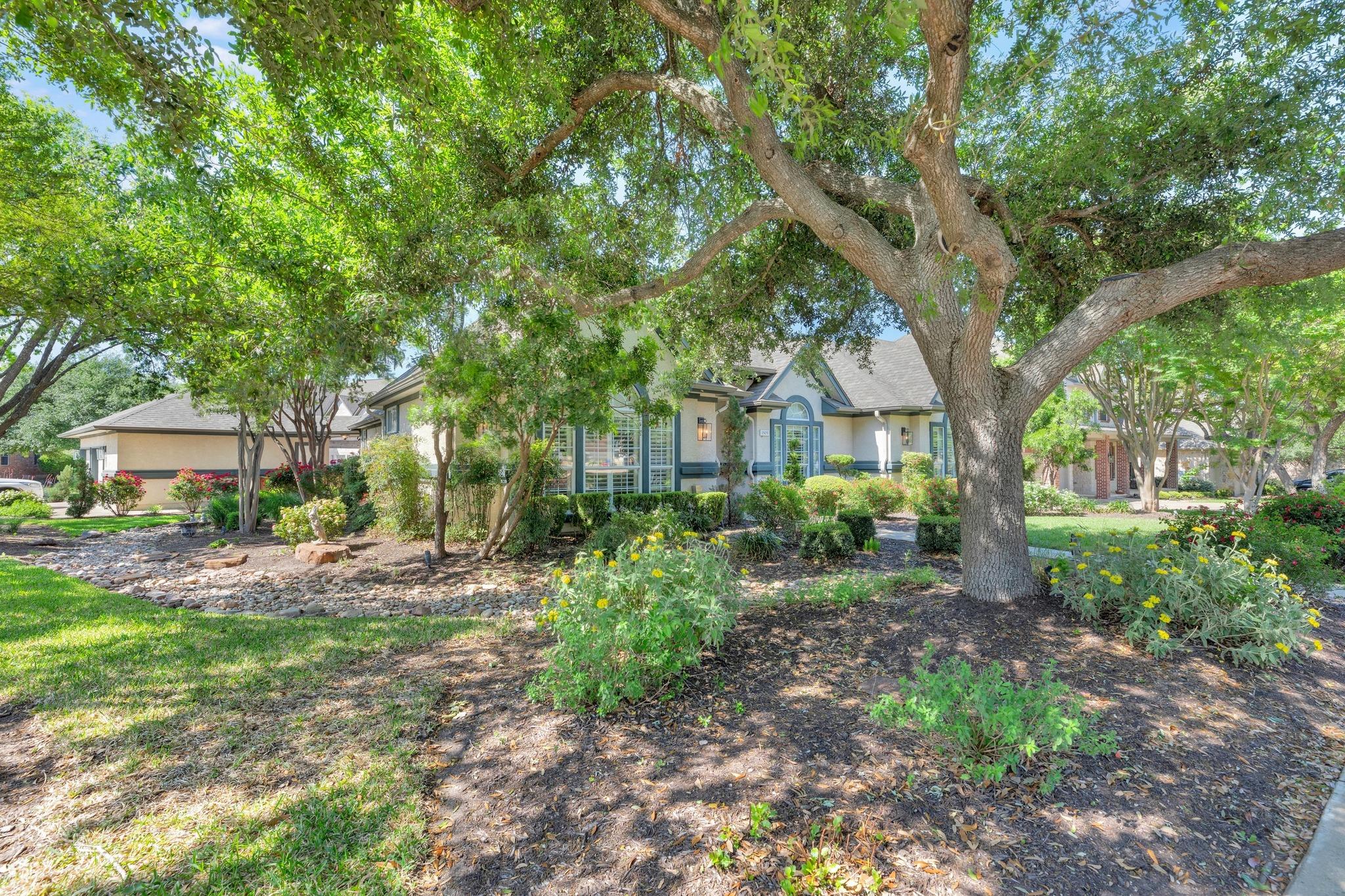 1505 Lake Forest Cv Property Photo 3