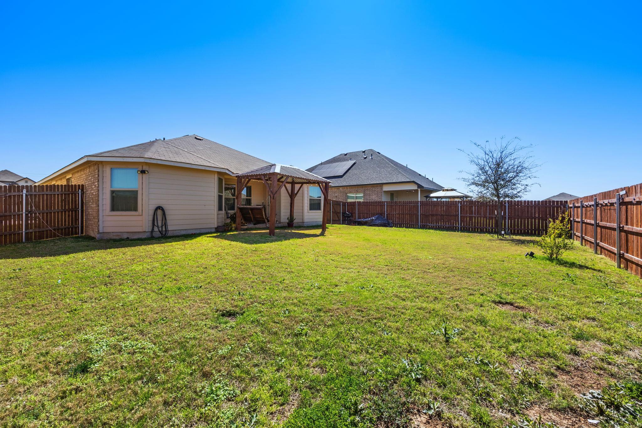 307 Paddock Ln Property Photo 5