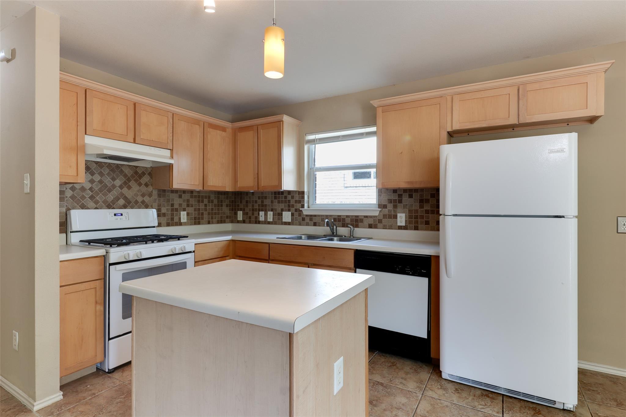 15301 Ora Ln Property Photo 5