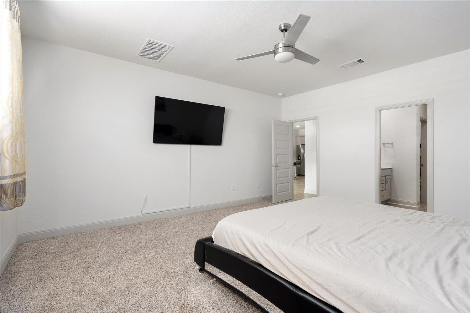 18005 Umberto Dr Property Photo 14