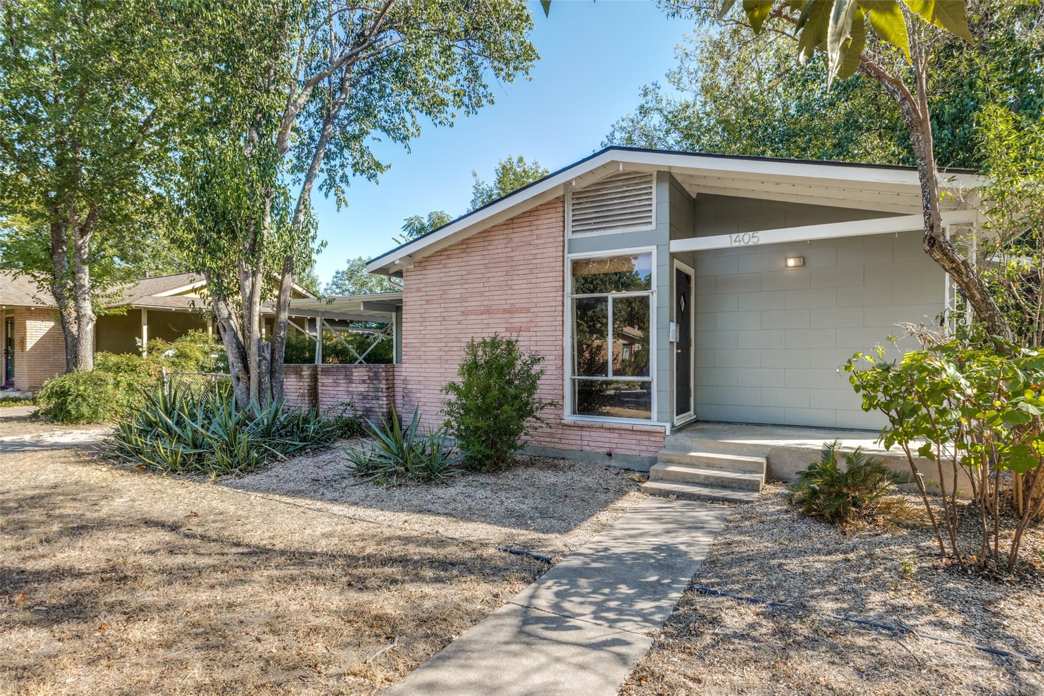 1405 Broadmoor Dr Property Photo 3