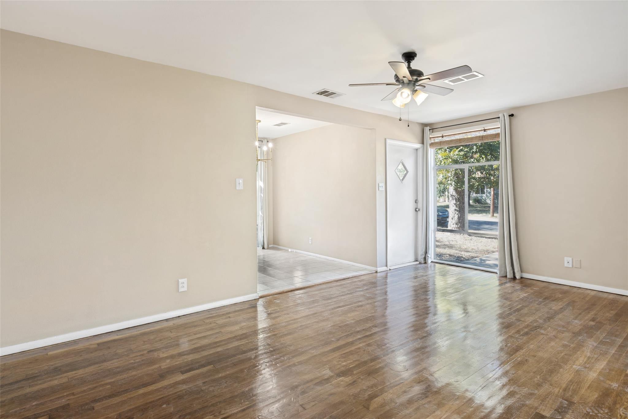 1405 Broadmoor Dr Property Photo 4