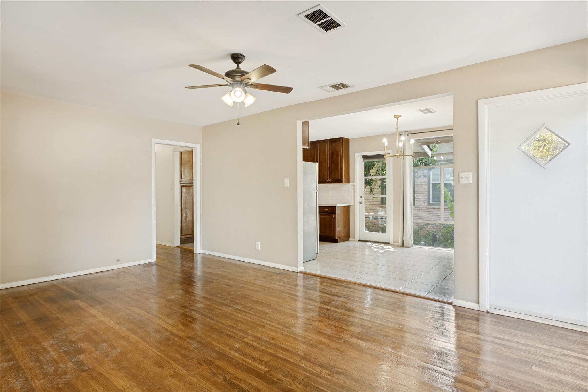 1405 Broadmoor Dr Property Photo 7