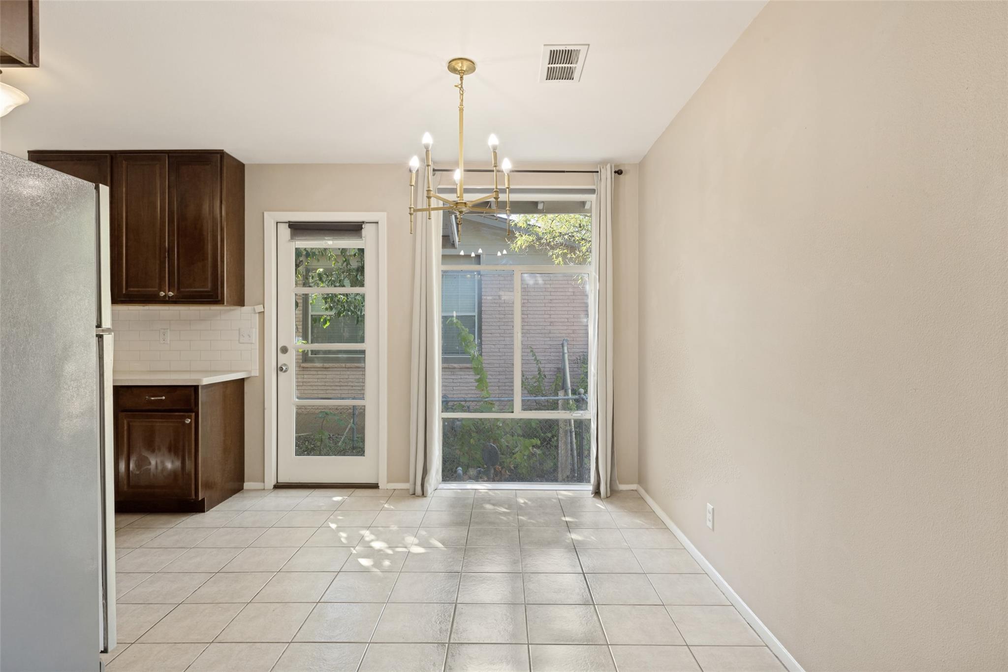 1405 Broadmoor Dr Property Photo 8