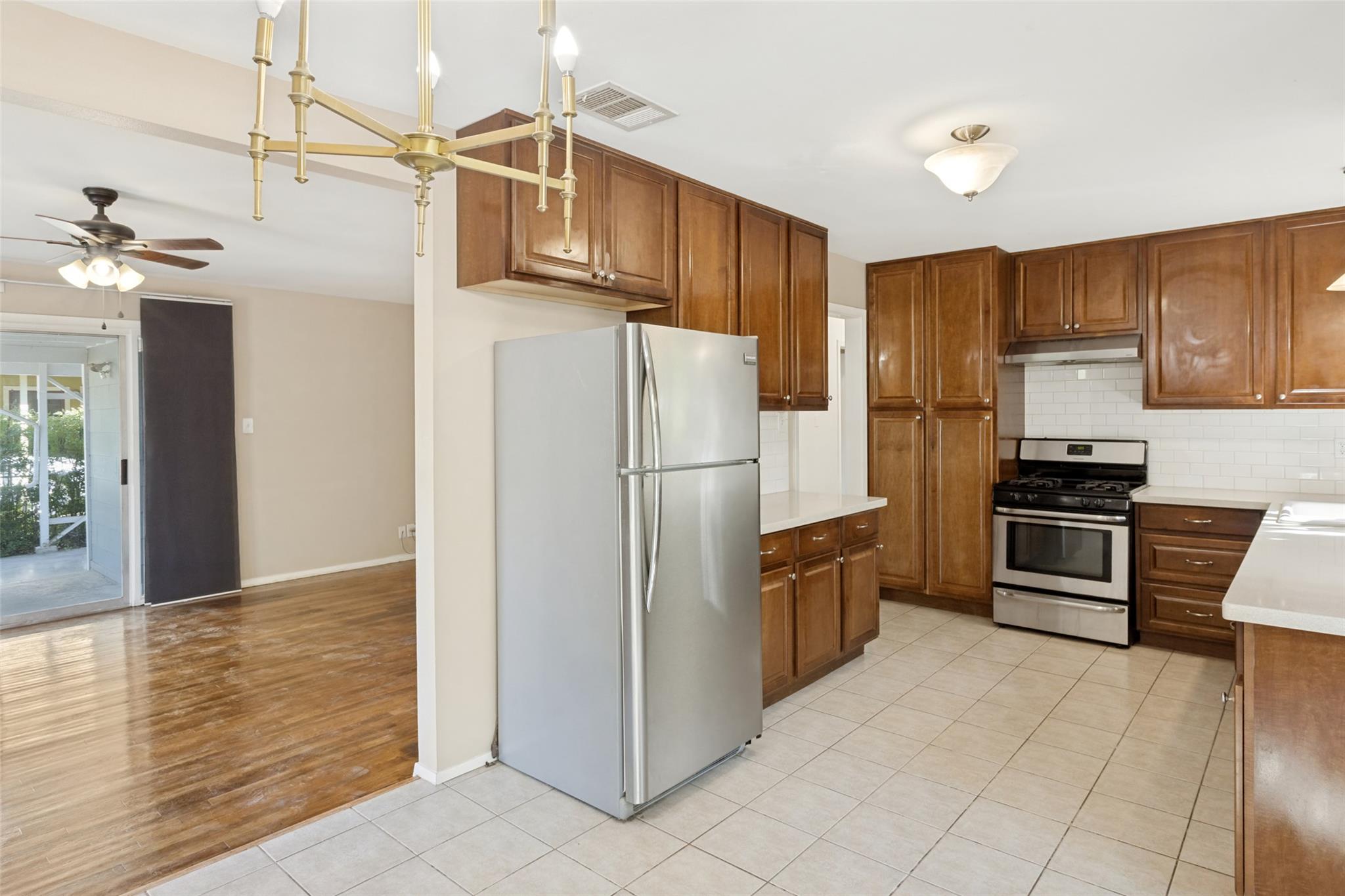 1405 Broadmoor Dr Property Photo 9