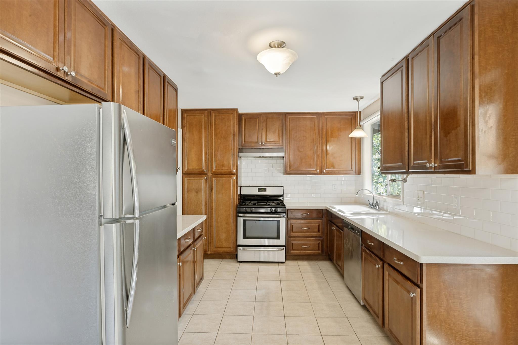 1405 Broadmoor Dr Property Photo 10