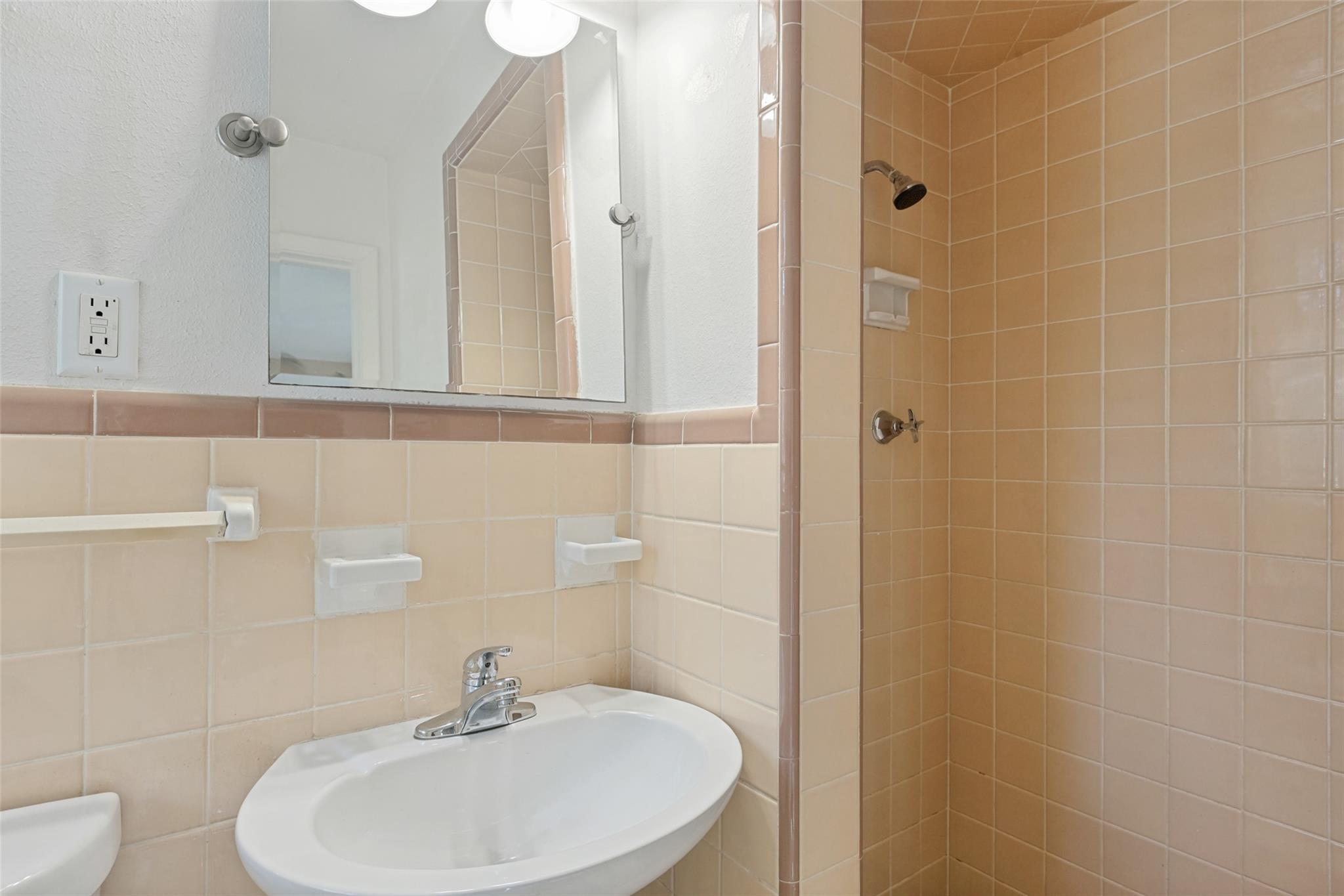 1405 Broadmoor Dr Property Photo 16