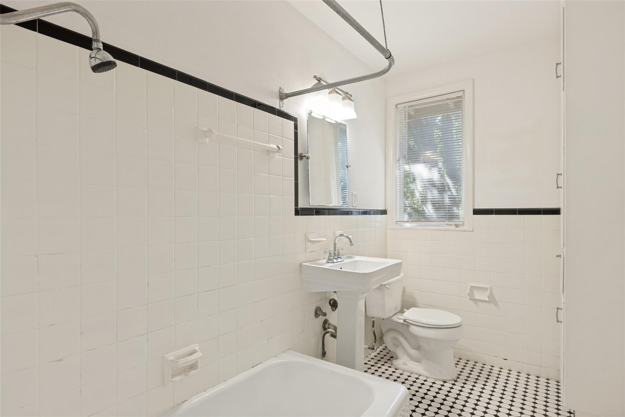 1405 Broadmoor Dr Property Photo 21