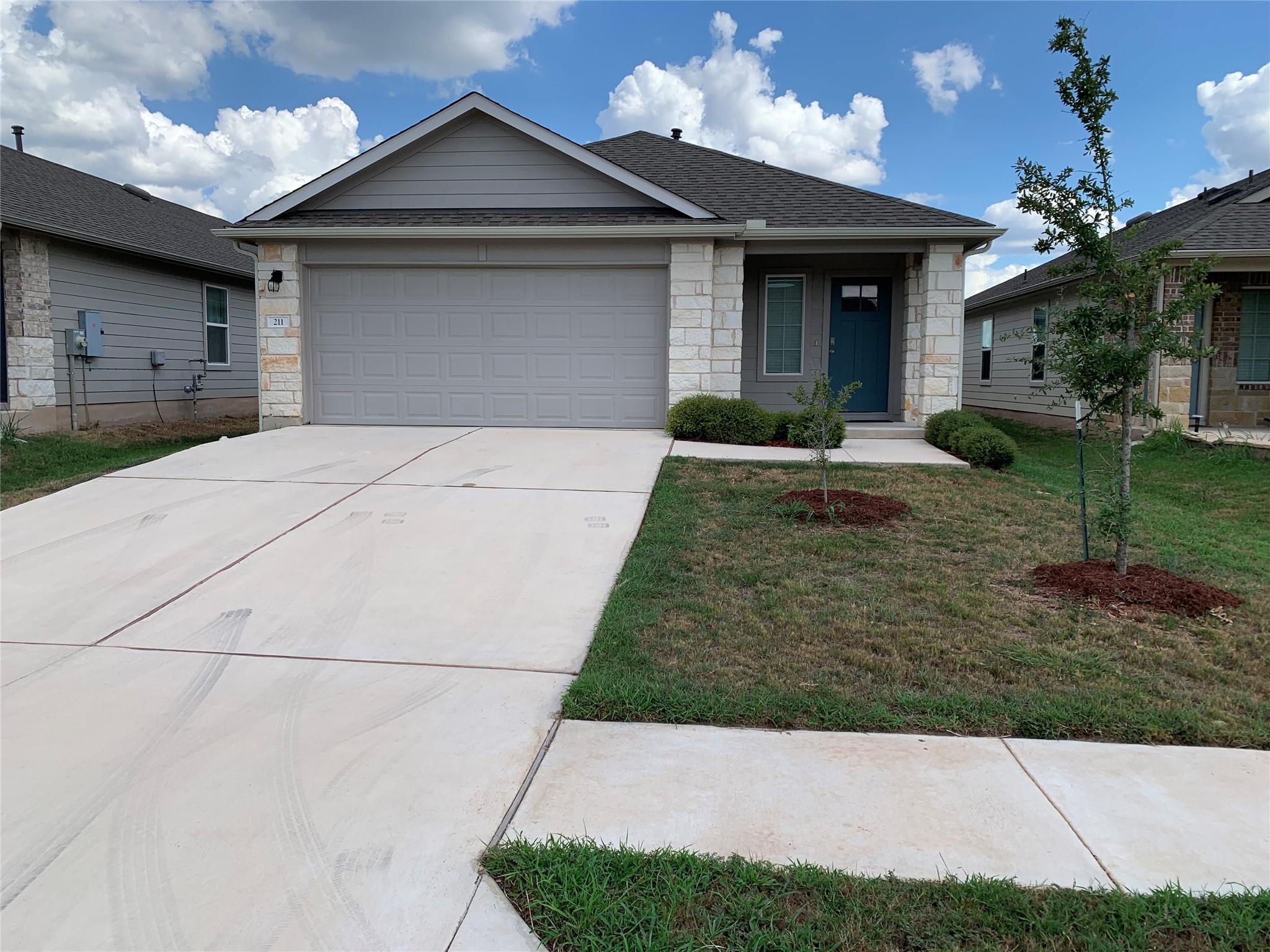 211 Hamilton Pool Ln Property Photo 1