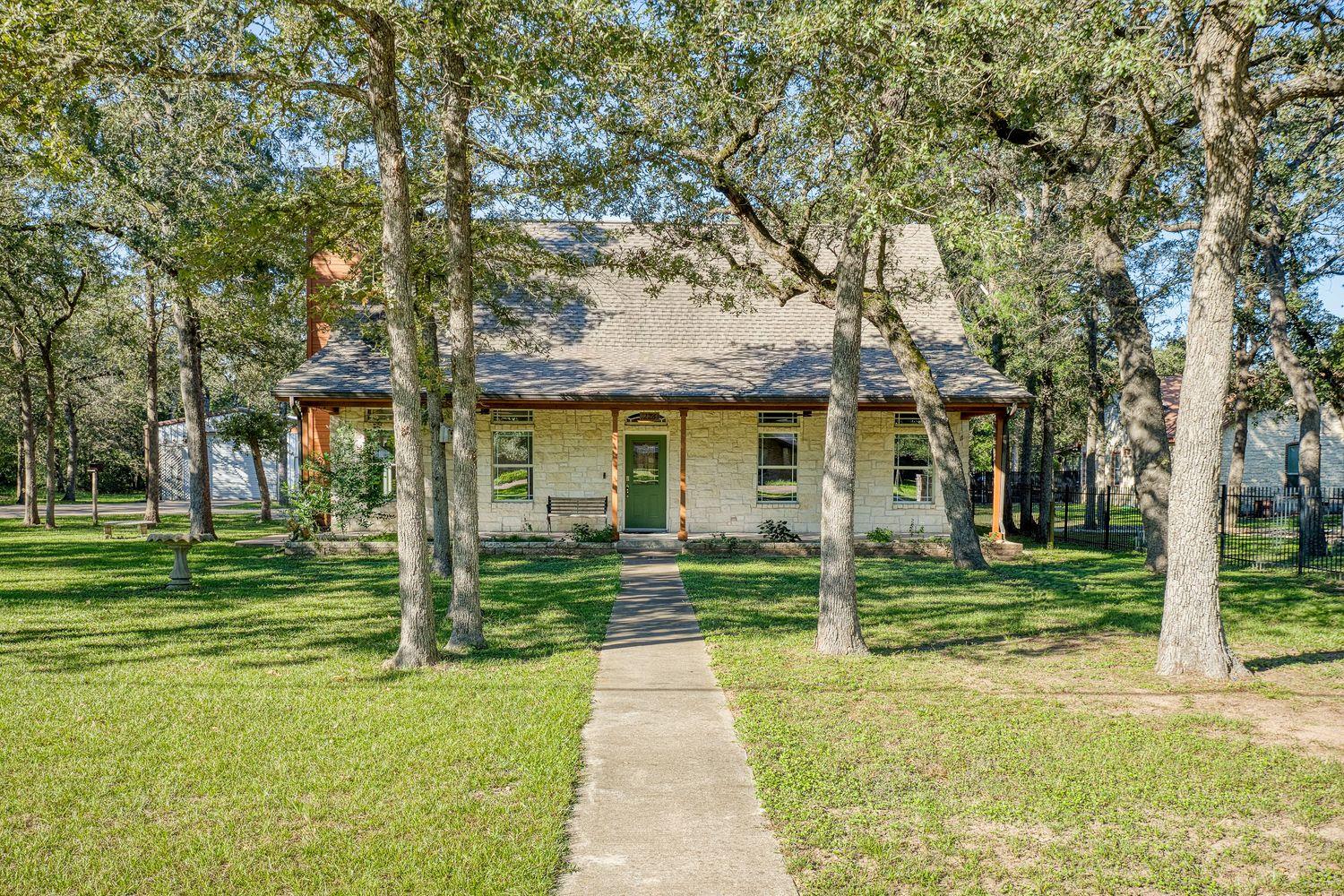 226 Cedar Hills Dr Property Photo 1