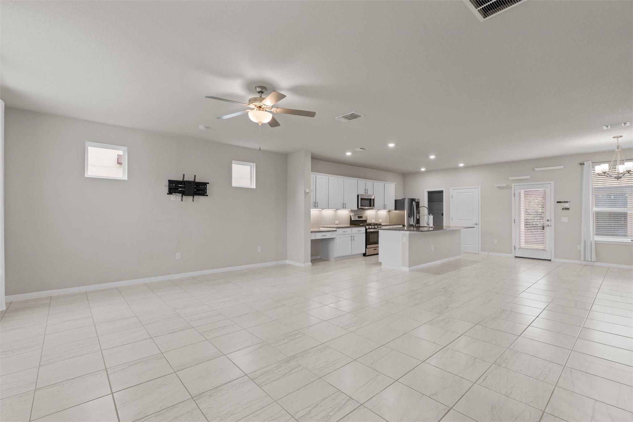 8809a Whitter Dr Property Photo 4
