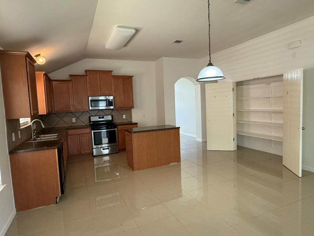 1516 Tonia Loop Property Photo 9