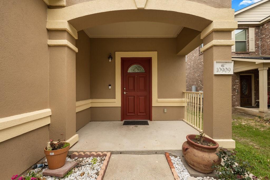 10909 Helms Deep Dr Property Photo 2