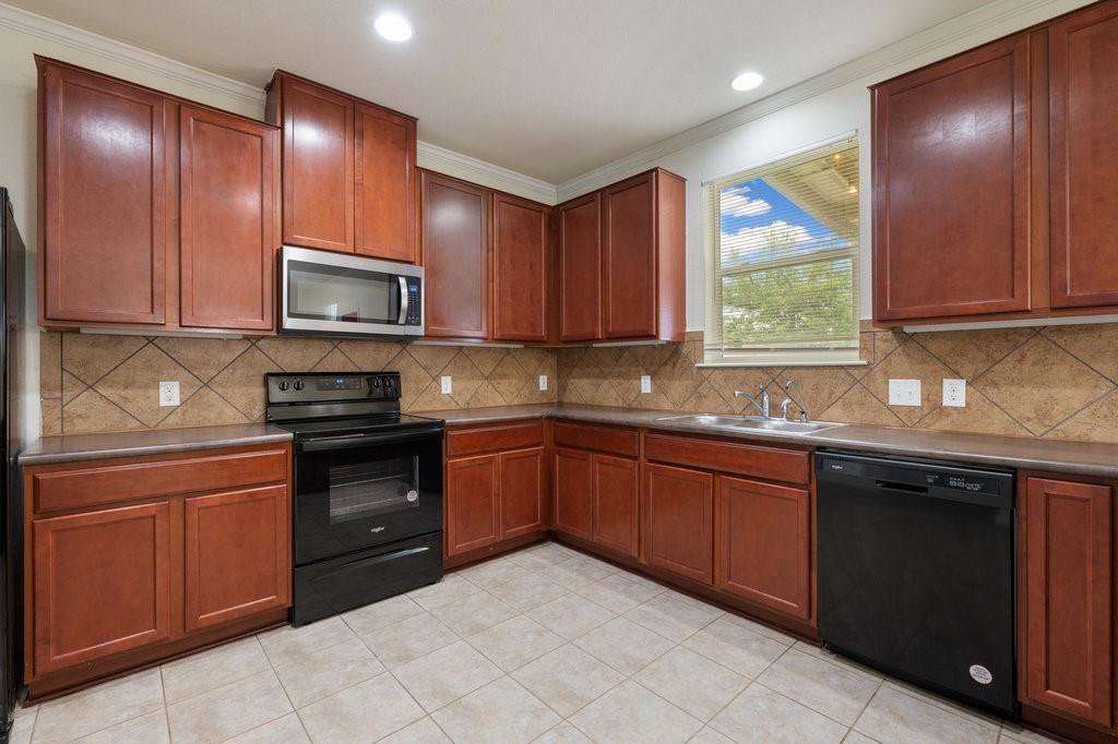 10909 Helms Deep Dr Property Photo 9