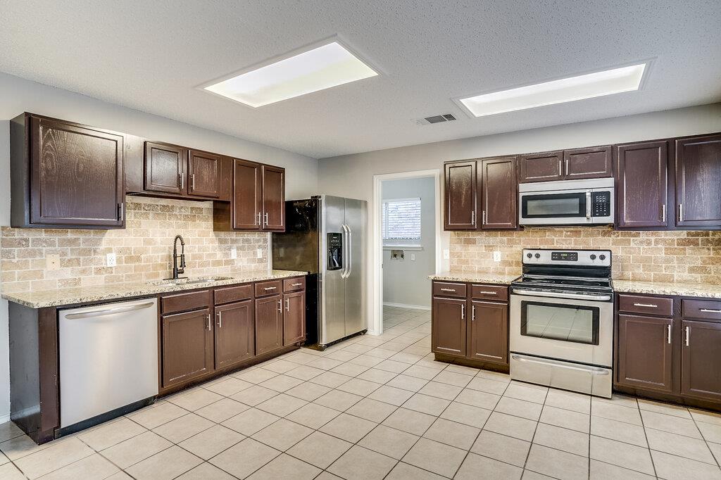 1001 Howell Terrace Pl Property Photo 3