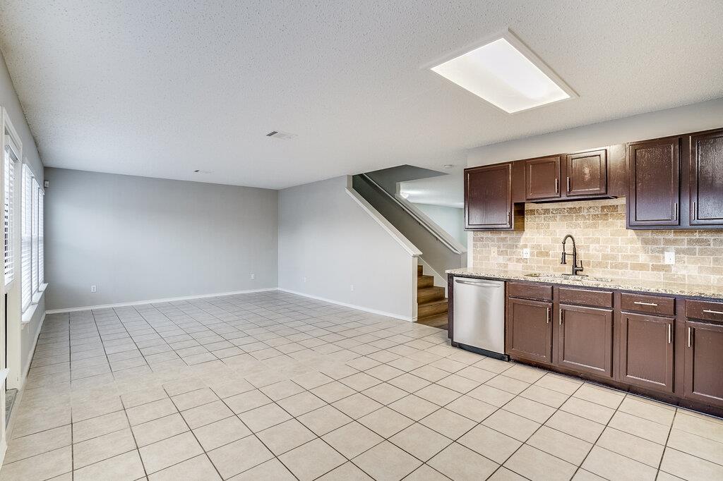 1001 Howell Terrace Pl Property Photo 5