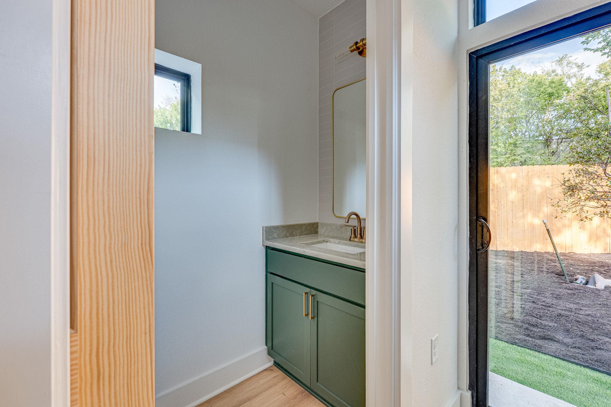 605 E 55th St #6 Property Photo 15