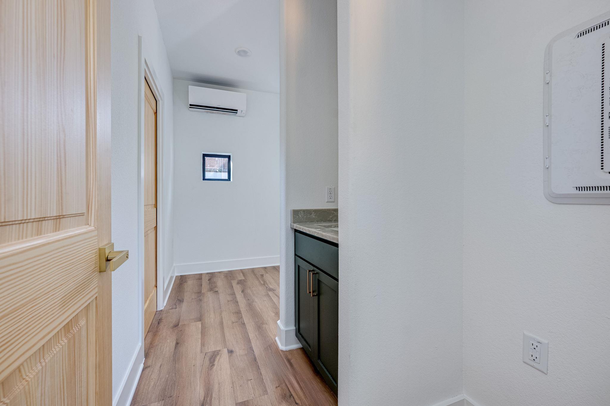 605 E 55th St #6 Property Photo 17