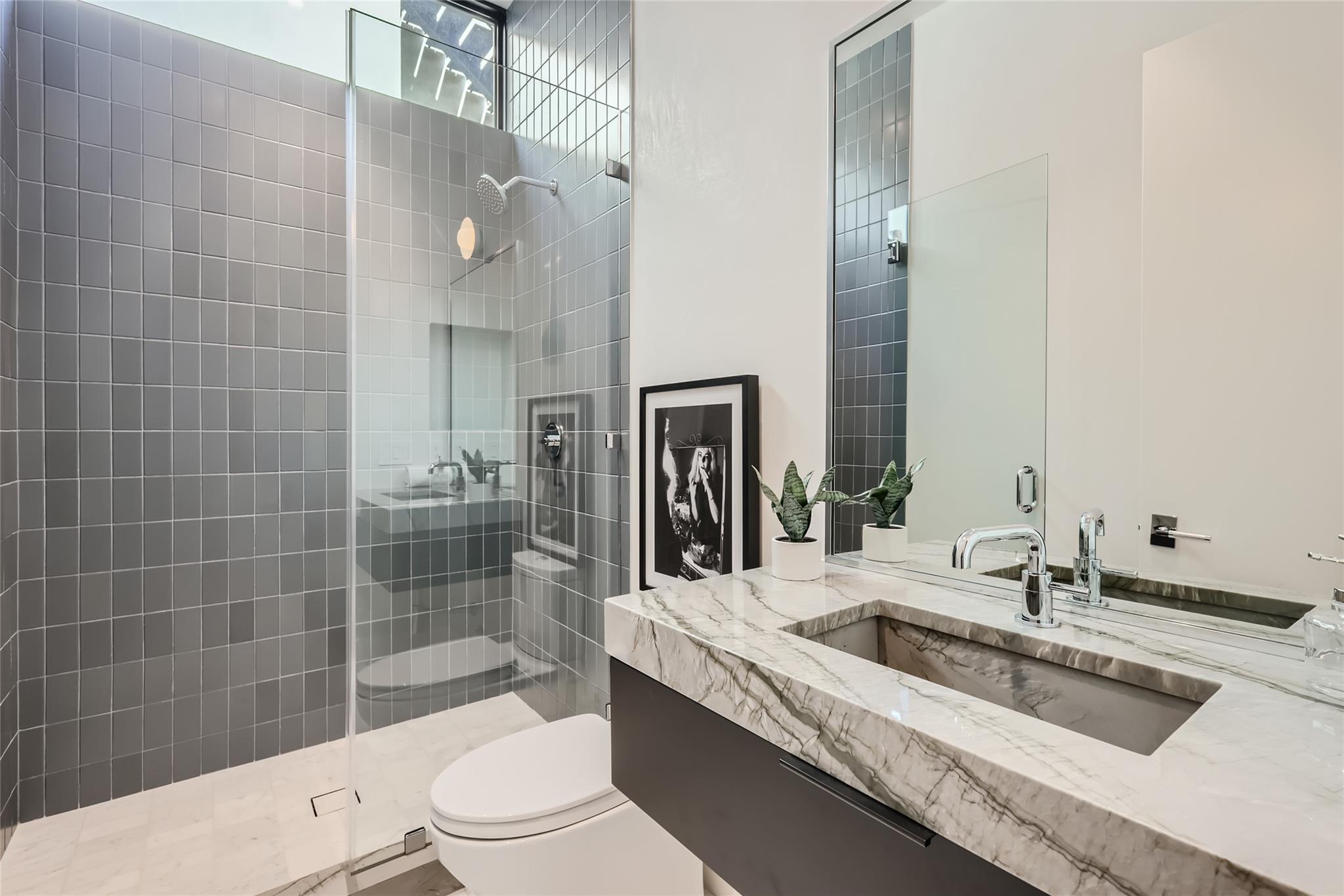 1315 W 9th St #b Property Photo 20