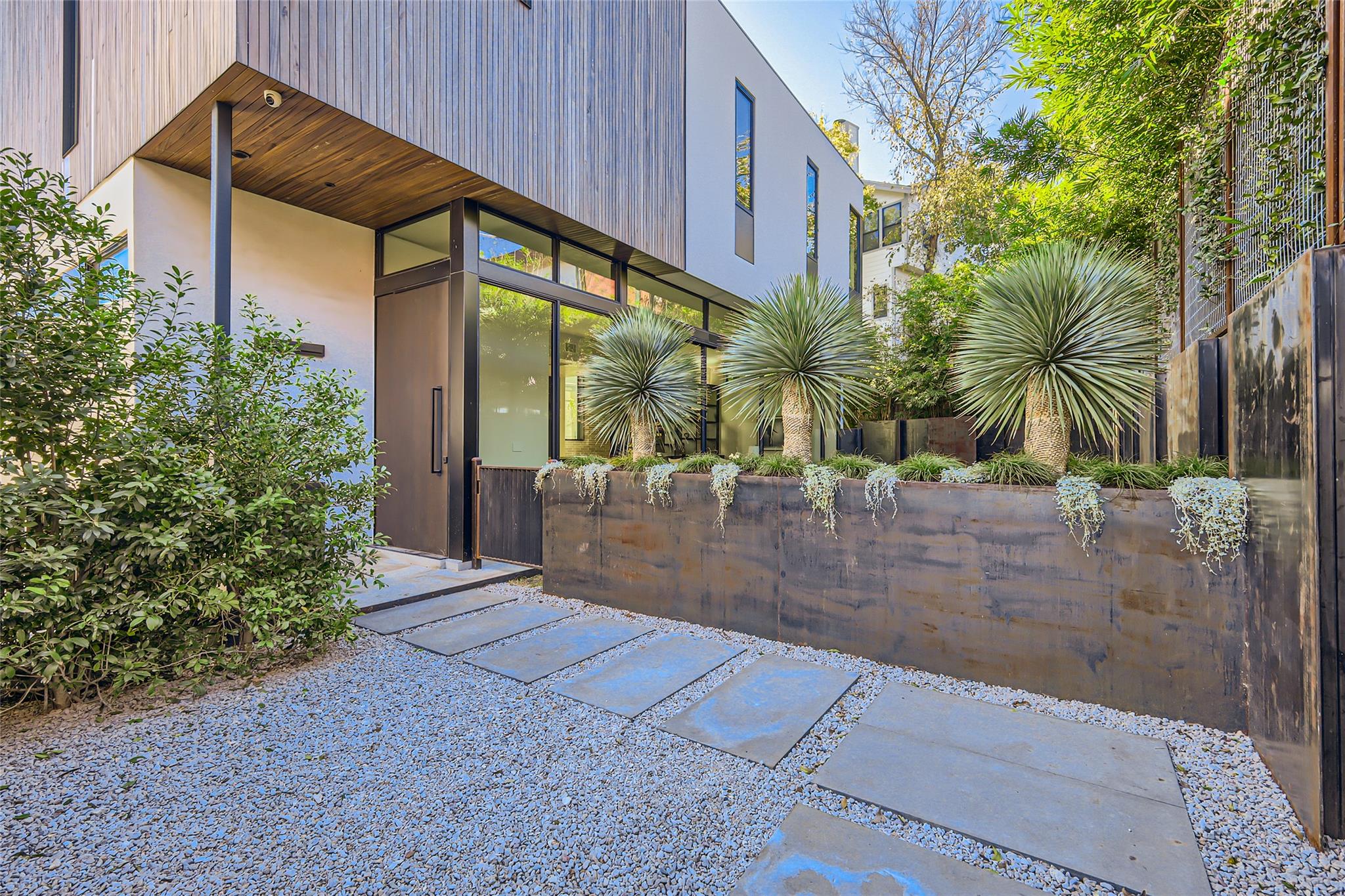 1315 W 9th St #b Property Photo 37