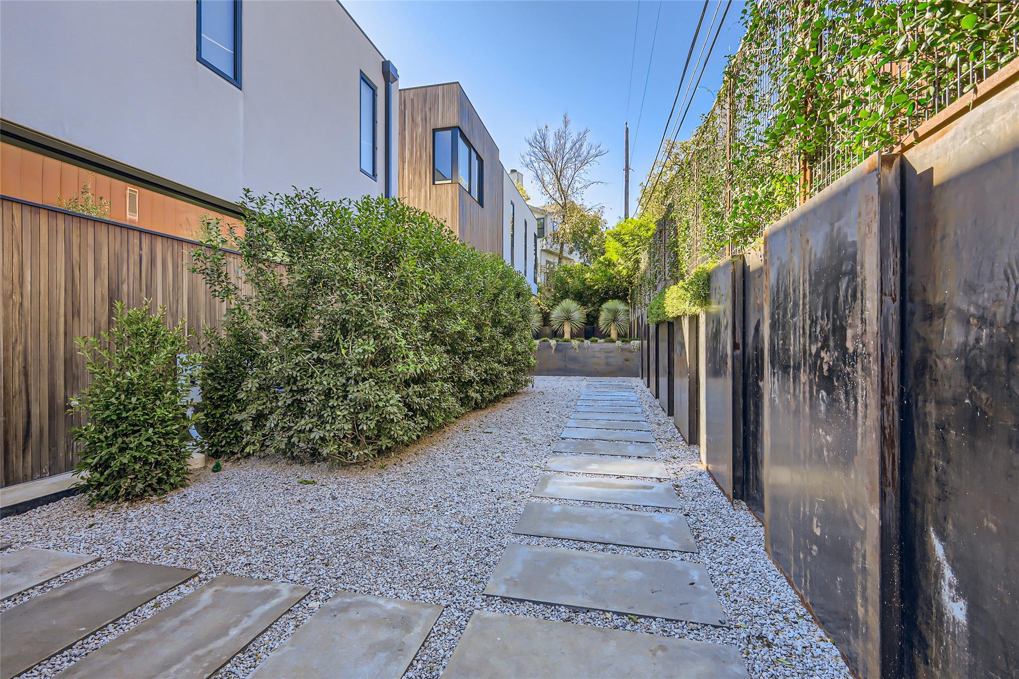 1315 W 9th St #b Property Photo 38
